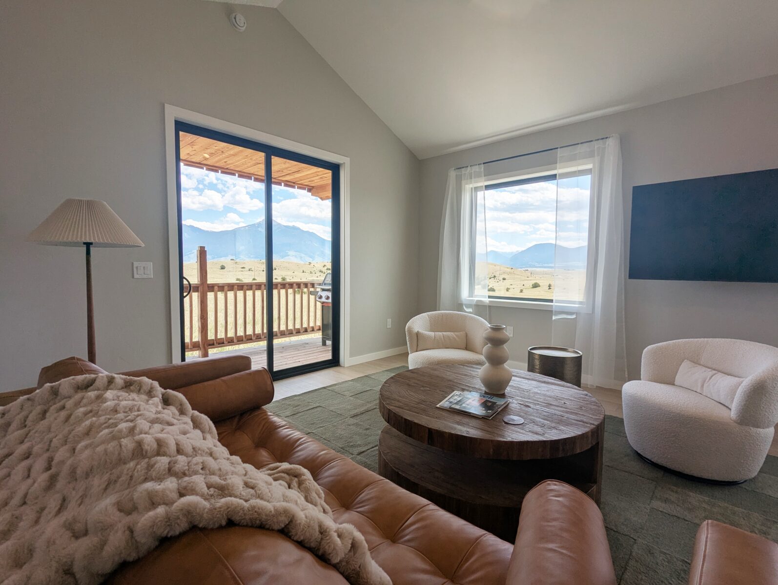 Cabin 12 lounge with mountain view