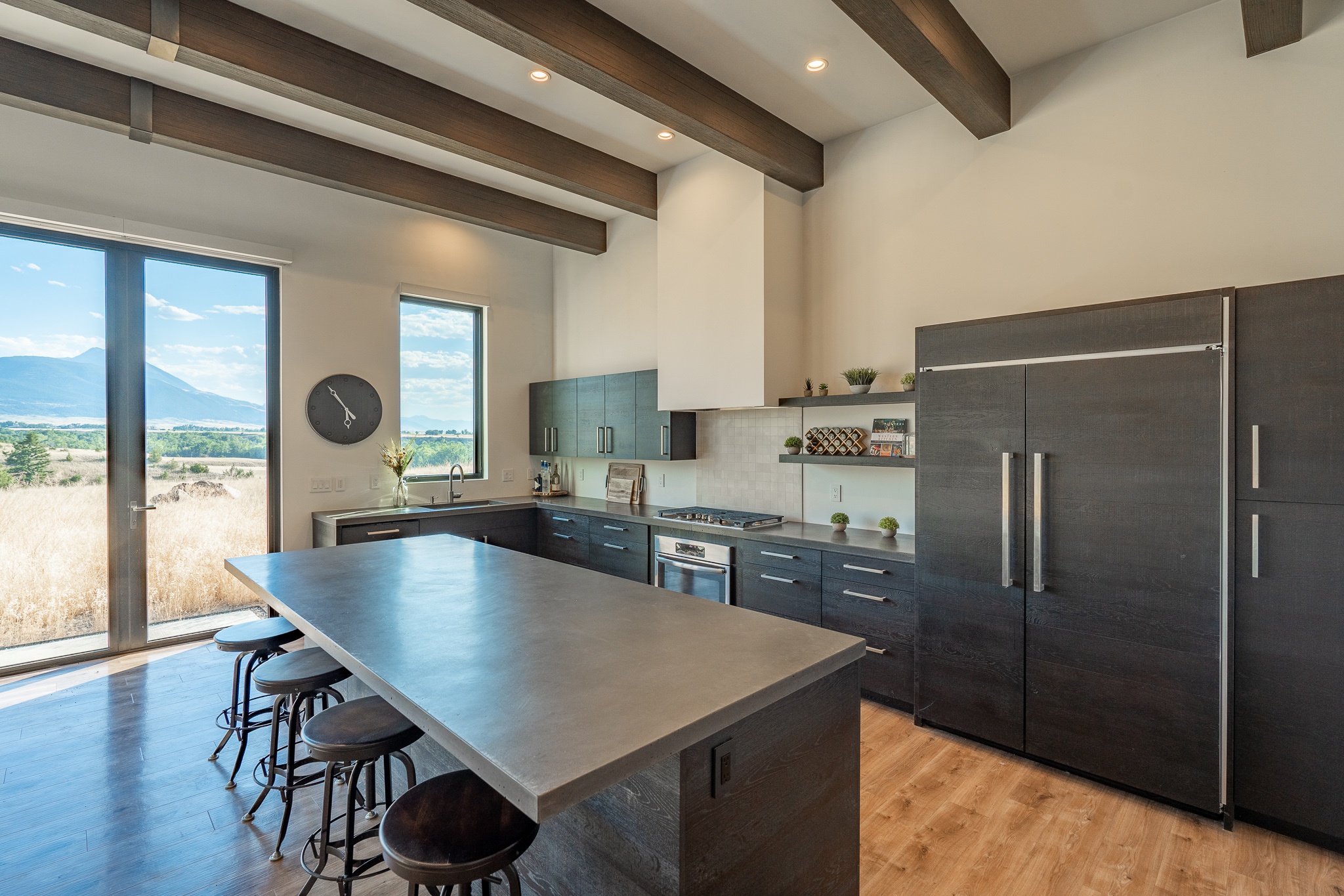 Mountain modern custom home in Paradise Valley, Montana